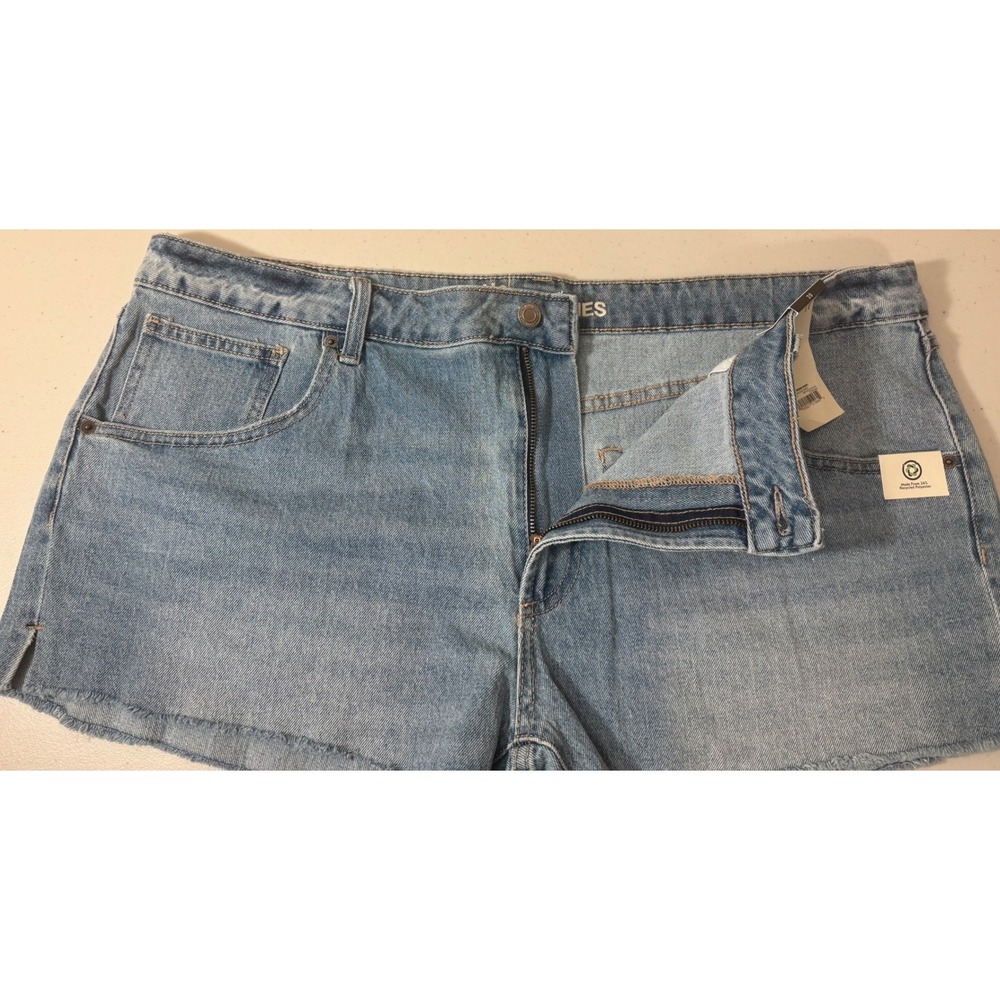 No Boundaries Denim Shorts Women 20 Light Blue Mid Rise Raw Hem Frayed Slit NEW